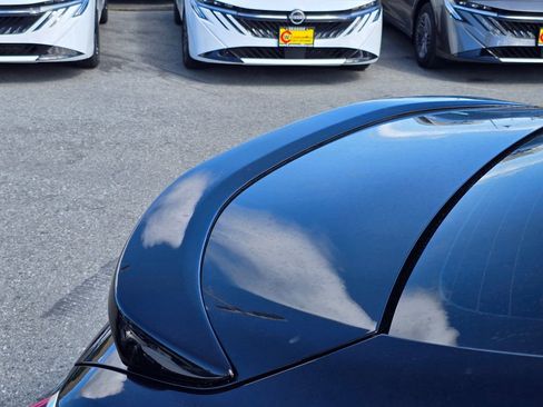 Used 2025 Lexus ES 300h w/ Premium Package FWD image 17
