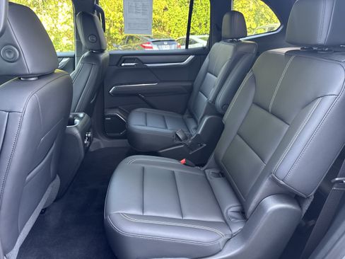 Used 2025 GMC Acadia Elevation w/ Elevation Premium Package AWD/4WD image 11