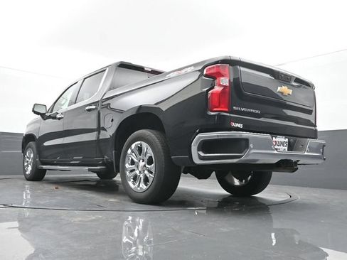 Used 2022 Chevrolet Silverado 1500 LTZ w/ LTZ Convenience Package II AWD/4WD image 29