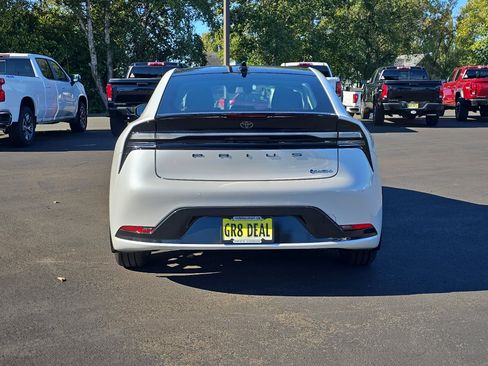 New 2026 Toyota Prius Plug-In Hybrid image 8