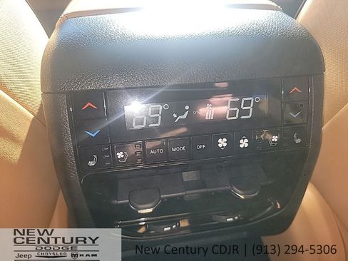 Used 2024 Jeep Grand Cherokee Summit AWD/4WD image 25
