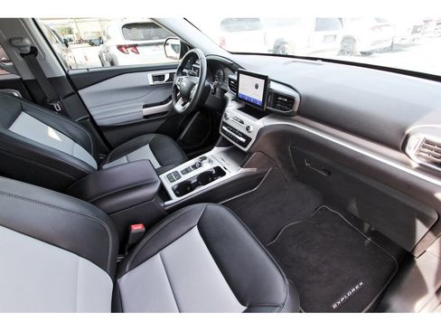 Certified 2024 Ford Explorer XLT w/ Equipment Group 202A RWD image 29