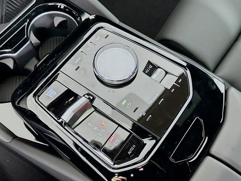 Used 2025 BMW 530i 530i w/ M Sport Package image 15