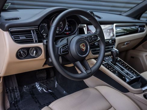 Certified 2026 Porsche Macan AWD/4WD image 4