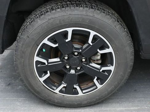 Used 2023 Jeep Renegade Trailhawk AWD/4WD image 38