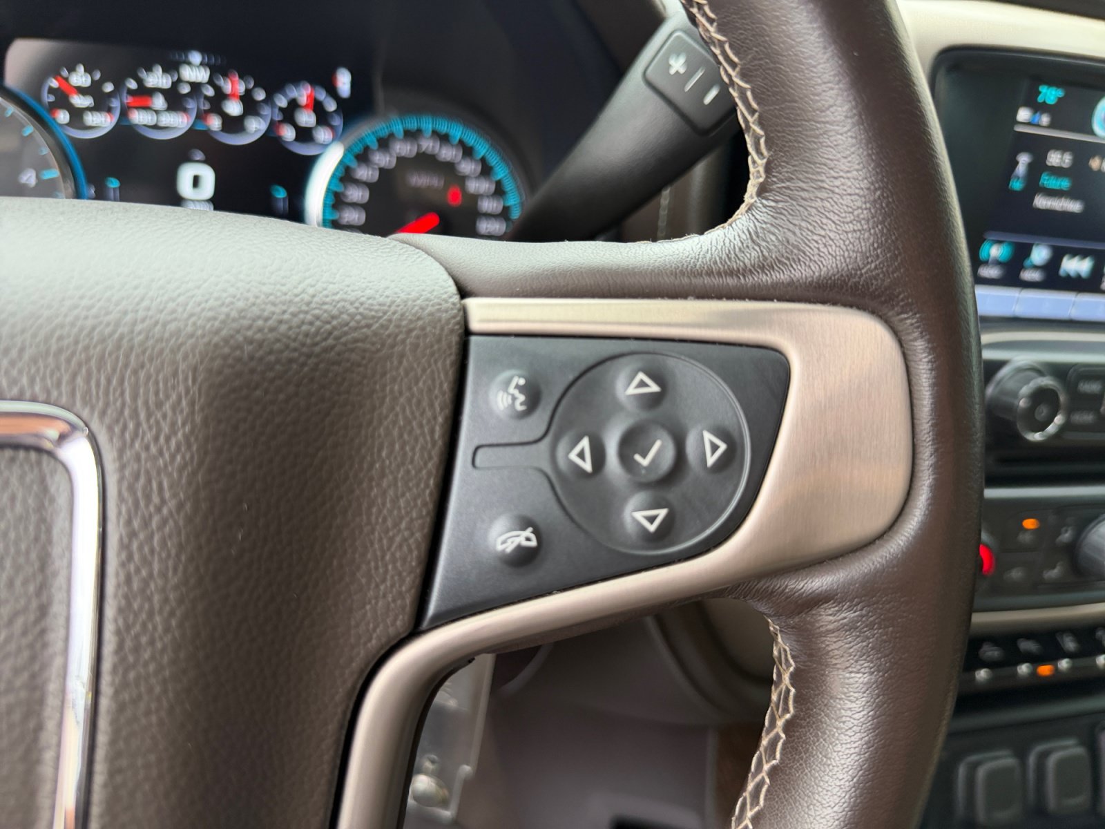 Used 2019 GMC Sierra 2500 Denali w/ Duramax Plus Package AWD/4WD image 25