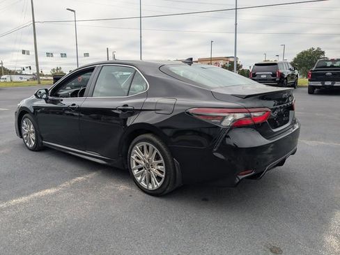 Used 2023 Toyota Camry SE FWD image 6