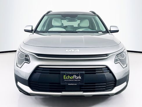 Used 2023 Kia Niro EX image 2