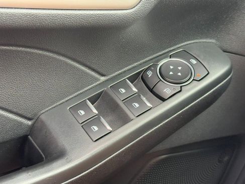 Used 2022 Ford Escape SE w/ SE Sport Appearance Package image 21