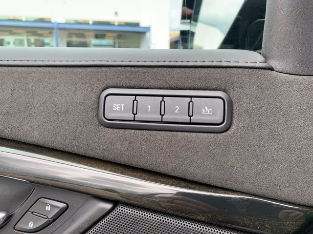 Used 2018 Cadillac Escalade Platinum AWD/4WD image 15