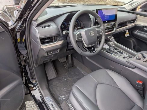 New 2026 Toyota Grand Highlander Platinum AWD/4WD image 9