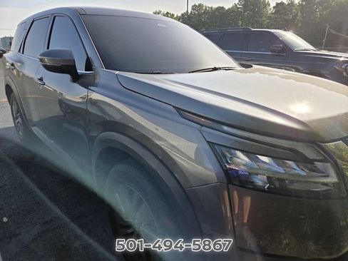 Used 2022 Nissan Pathfinder S FWD image 8