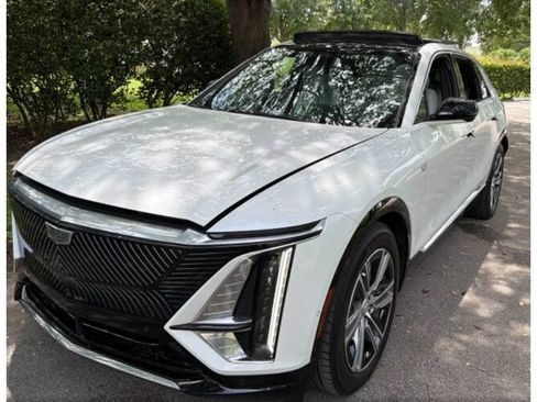 Used 2024 Cadillac Lyriq Luxury w/ LPO, Floor Liner Package AWD/4WD image 1