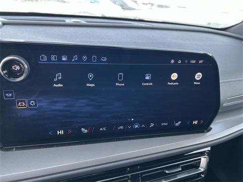 Certified 2025 Chevrolet Traverse LT image 12