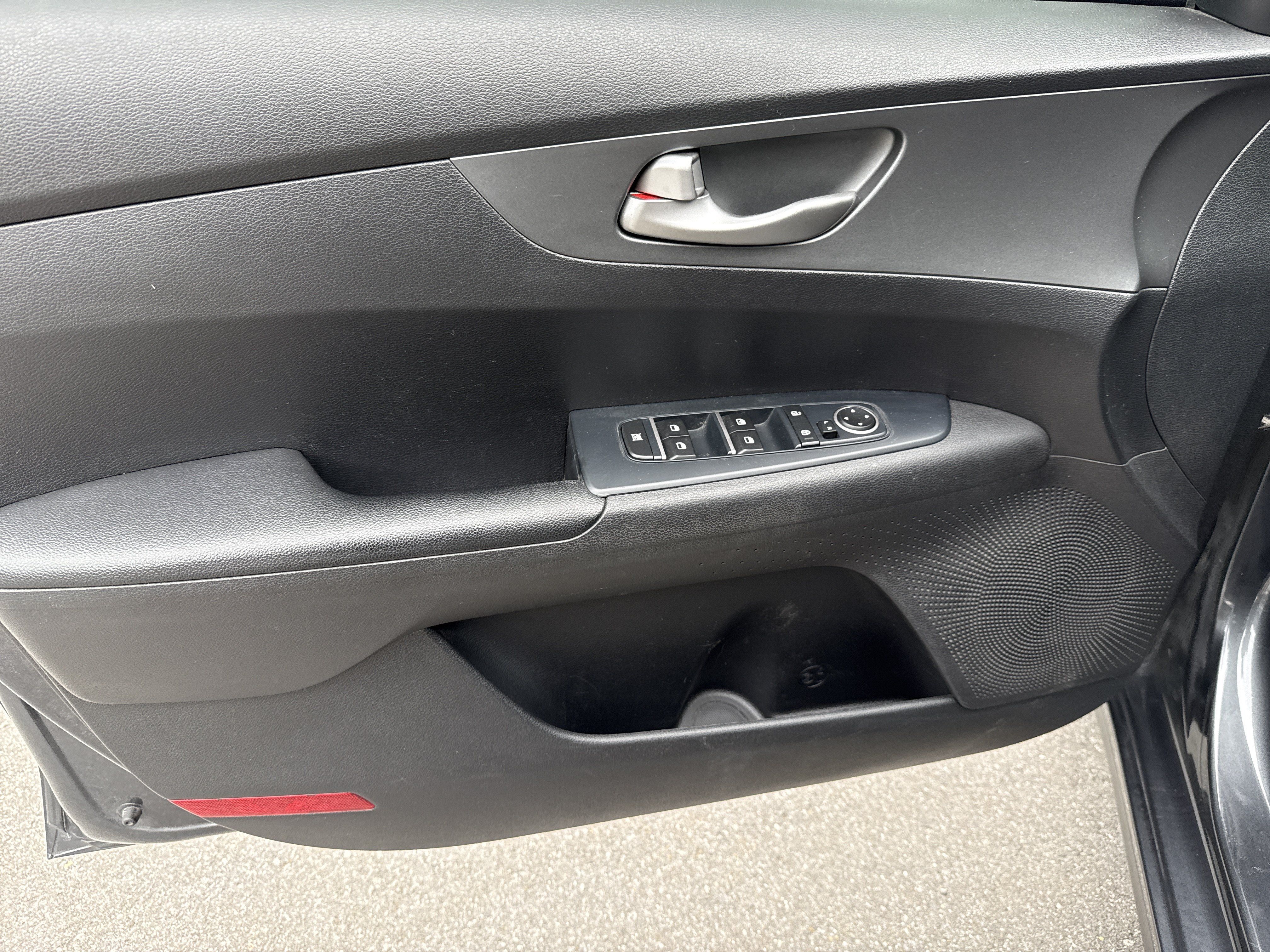 Used 2020 Kia Forte LXS FWD image 15