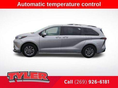 Used 2024 Toyota Sienna XLE FWD image 4