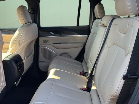 New 2025 Jeep Grand Cherokee Limited image 21