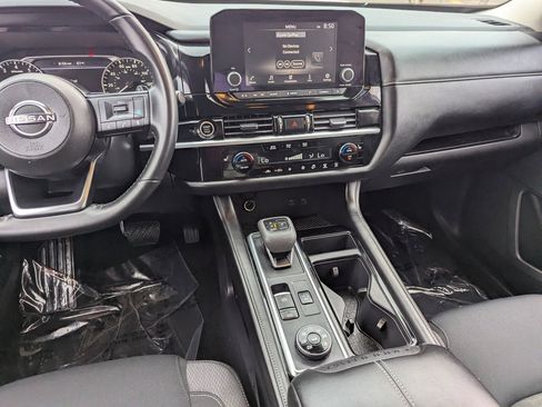 Certified 2024 Nissan Pathfinder SV w/ SV Premium Package image 18