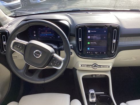 Certified 2023 Volvo XC40 B4 Plus w/ Protection Package Premier image 30