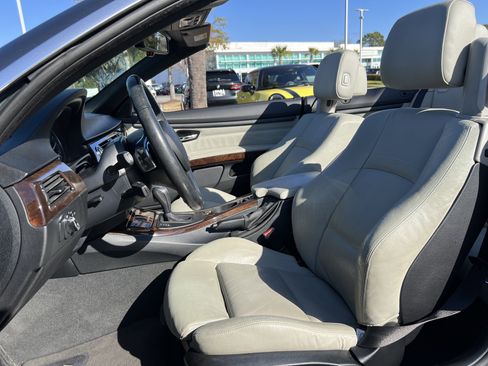 Used 2009 BMW 328i Convertible image 16