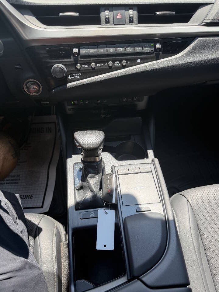 Used 2019 Lexus ES 350 F Sport w/ Accessory Package 2 FWD image 17