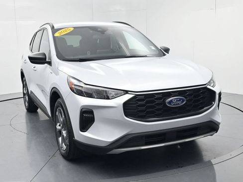 Used 2025 Ford Escape ST-Line FWD image 2