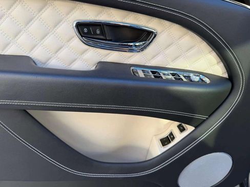 Certified 2022 Bentley Bentayga image 36