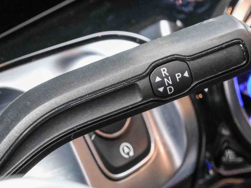 Used 2023 Mercedes-Benz GLB 250 image 25