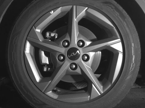 Used 2025 Kia K4 LXS image 11