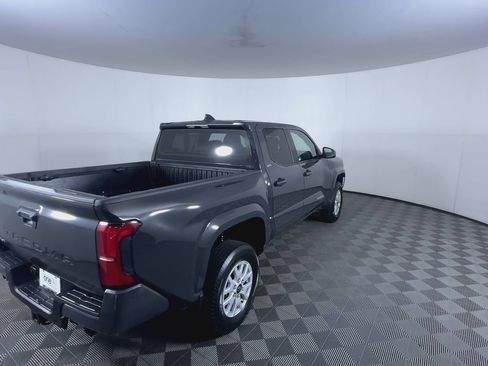 Used 2024 Toyota Tacoma SR5 AWD/4WD image 8