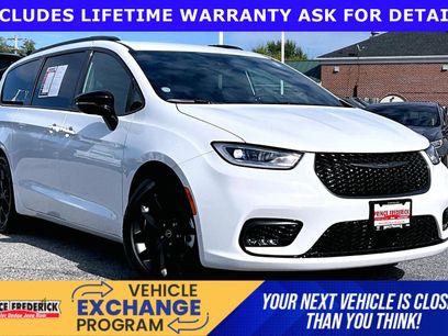 Used 2026 Chrysler Pacifica Select w/ S Appearance Package