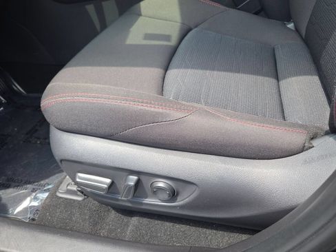 Used 2025 Toyota RAV4 SE AWD/4WD image 21