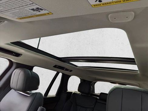 New 2025 Land Rover Range Rover SE image 17