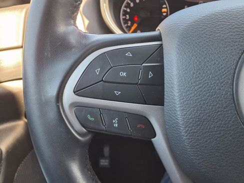 Used 2021 Jeep Grand Cherokee Laredo image 17