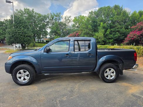 Used 2013 Nissan Frontier SV w/ SV Value Truck Pkg AWD/4WD image 5