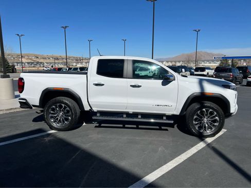 Used 2023 GMC Canyon Denali image 6