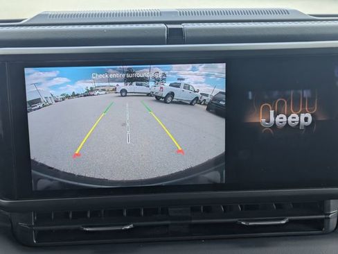 Used 2025 Jeep Wrangler Unlimited Sahara AWD/4WD image 23