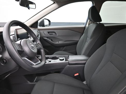 Used 2023 Nissan Rogue S image 10