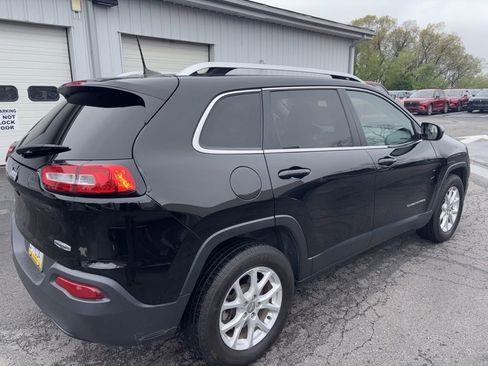 Used 2017 Jeep Cherokee Latitude w/ True North Edition AWD/4WD image 6