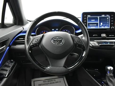 Used 2022 Toyota C-HR XLE image 20