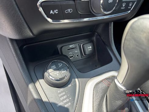 Used 2014 Jeep Cherokee Trailhawk w/ Cold Weather Group AWD/4WD image 19