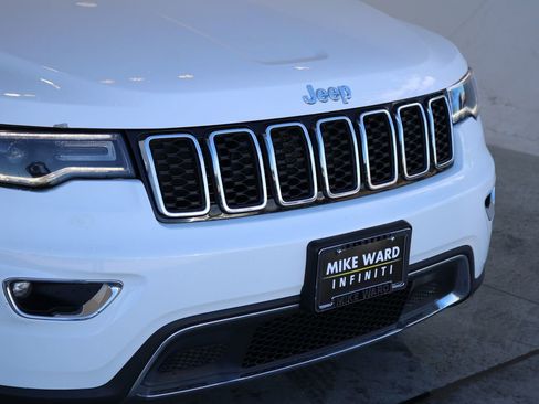 Used 2017 Jeep Grand Cherokee Limited w/ Luxury Group II image 12