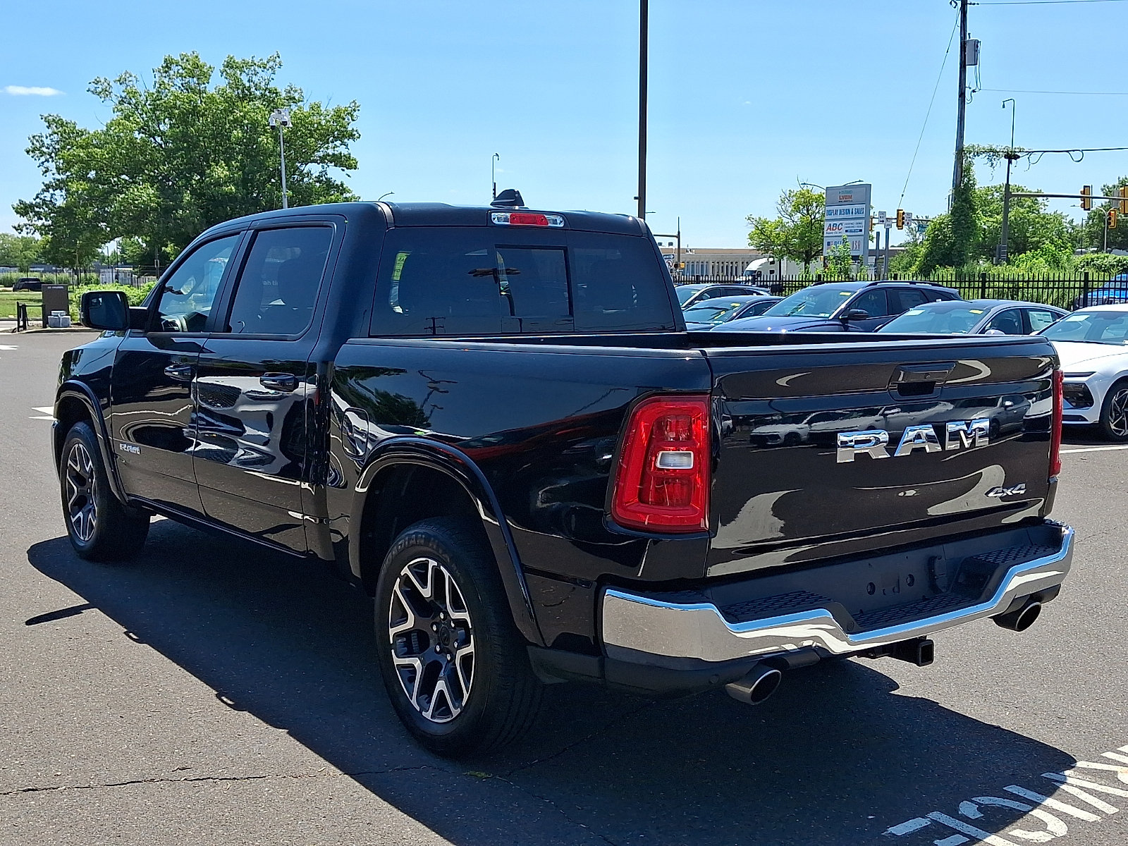 Used 2025 RAM 1500 Laramie AWD/4WD image 4
