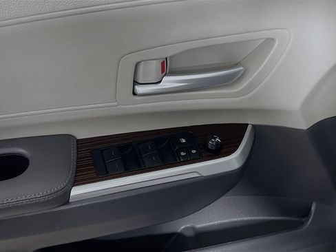 Used 2024 Toyota Sienna XLE image 17