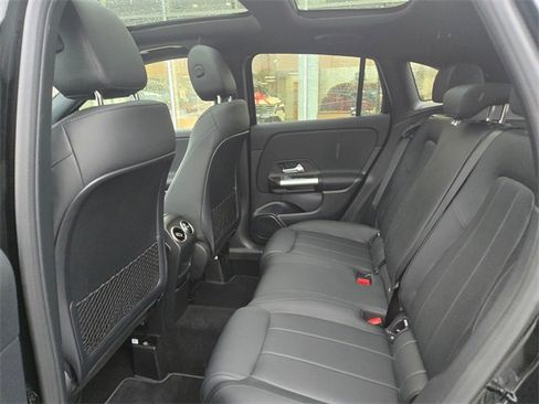 Used 2025 Mercedes-Benz GLA 250 4MATIC image 16