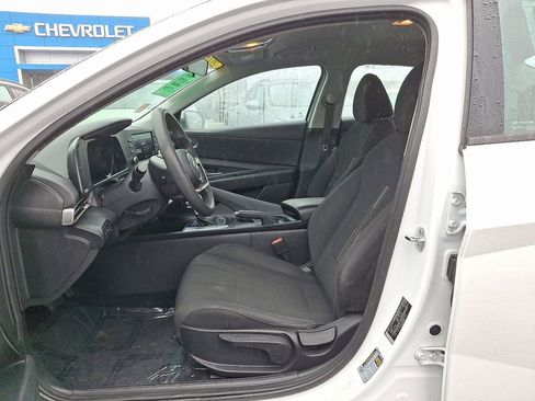 Used 2023 Hyundai Elantra SEL image 13