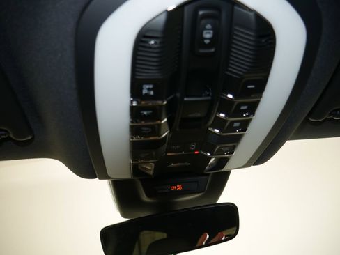 New 2026 Porsche Macan AWD/4WD image 42