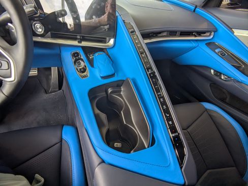 Used 2021 Chevrolet Corvette Stingray Premium Conv w/ Z51 Performance Package RWD image 18