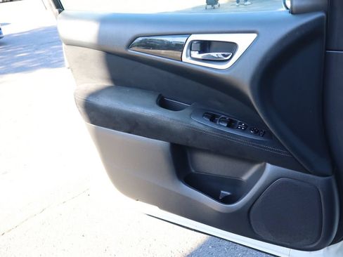 Used 2015 Nissan Pathfinder S AWD/4WD image 29