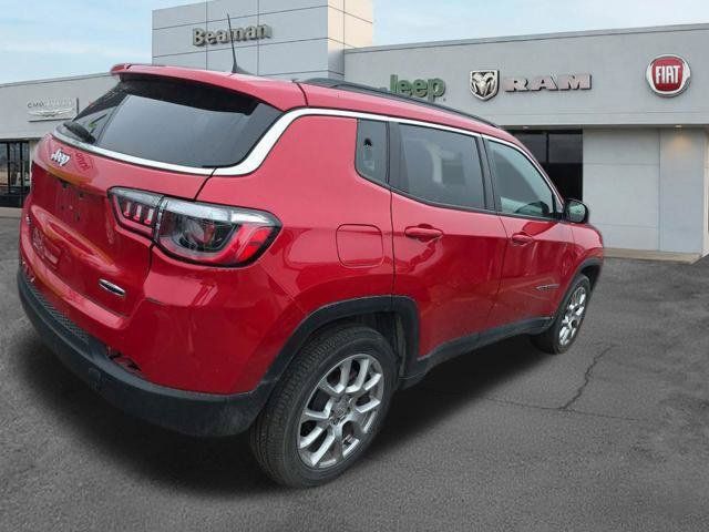 Used 2023 Jeep Compass Latitude w/ Sun and Sound Group AWD/4WD image 5